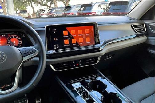 2024 Volkswagen Atlas 2.0T SE w/Technology 4MOTION
