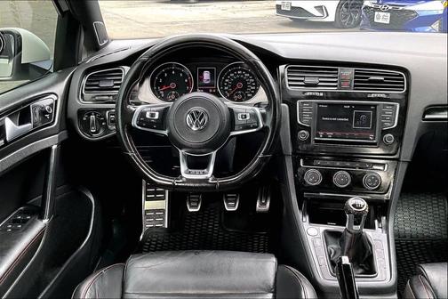 2017 Volkswagen Golf GTI 2.0T SE 4-Door