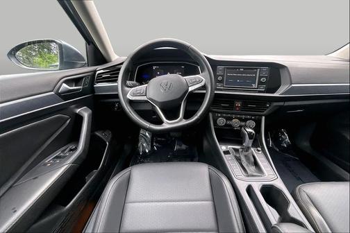 Platinum Gray Metallic 2022 Volkswagen Jetta 1.5T SE