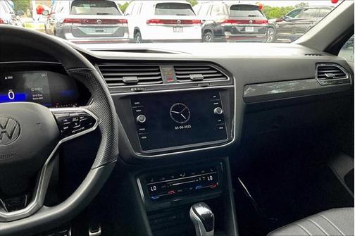 2024 Volkswagen Tiguan 2.0T SE R-Line Black