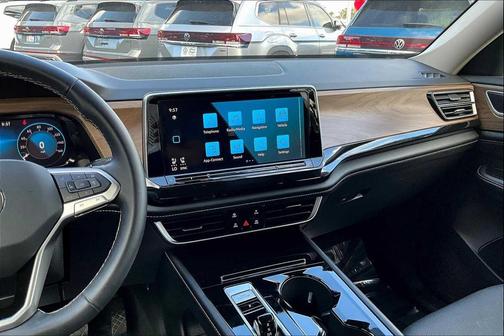2025 Volkswagen Atlas 2.0T SE w/Technology 4MOTION