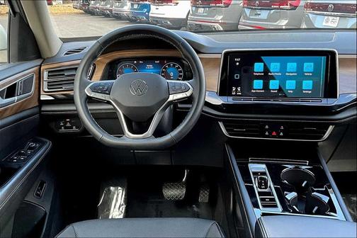 2025 Volkswagen Atlas 2.0T SE w/Technology 4MOTION