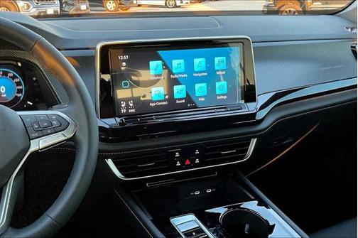 2025 Volkswagen Atlas Cross Sport 2.0T SEL