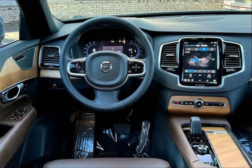 2024 Volvo XC90 B5 Plus Bright Theme