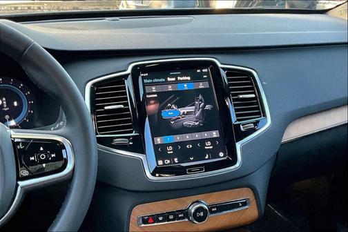 2024 Volvo XC90 B5 Plus Bright Theme