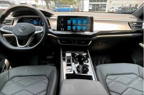 2025 Volkswagen Atlas Cross Sport 2.0T SE w/Technology