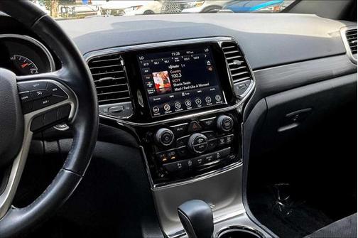 2020 Jeep Grand Cherokee Laredo