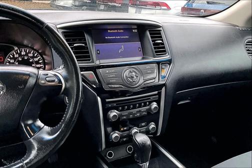 2017 Nissan Pathfinder SV