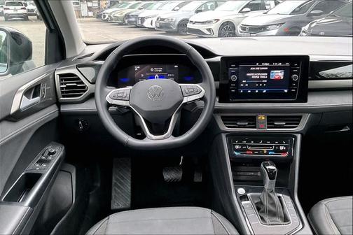 2025 Volkswagen Taos SE Black