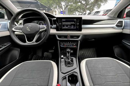 2025 Volkswagen Taos 1.5T SE