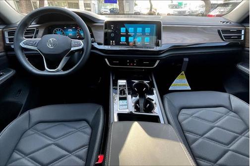 2025 Volkswagen Atlas 2.0T SE w/Technology