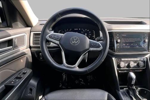 Deep Black Pearl 2023 Volkswagen Atlas 3.6L SEL