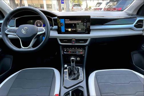 2025 Volkswagen Taos 1.5T SE