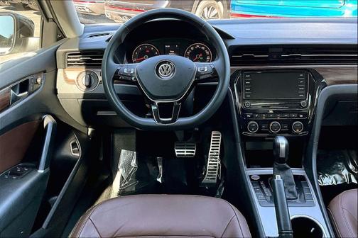 2022 Volkswagen Passat 2.0T Limited Edition