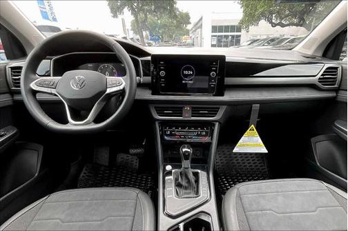 2025 Volkswagen Taos 1.5T SE Black