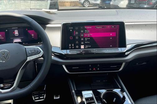 2024 Volkswagen Atlas 2.0T SE w/Technology 4MOTION