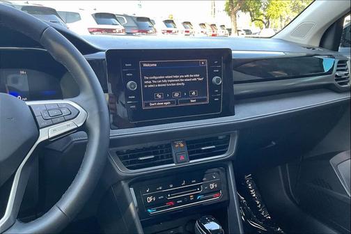 2025 Volkswagen Taos 1.5T SE Black