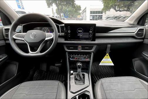 2025 Volkswagen Taos 1.5T SE Black