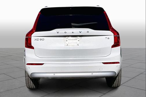 2022 Volvo XC90 T6 Momentum