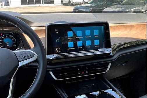 2025 Volkswagen Atlas 2.0T SE w/Technology