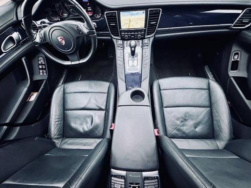 2011 Porsche Panamera 4