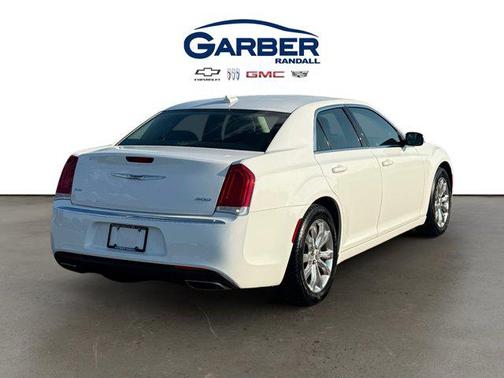 Bright White Clearcoat 2018 Chrysler 300 Touring