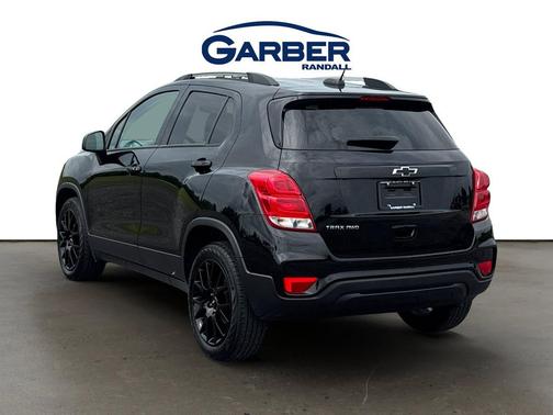 Mosaic Black Metallic 2022 Chevrolet Trax LT
