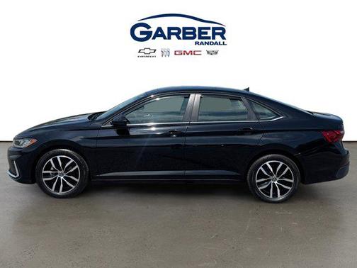 Deep Black Pearl 2025 Volkswagen Jetta 1.5T SE