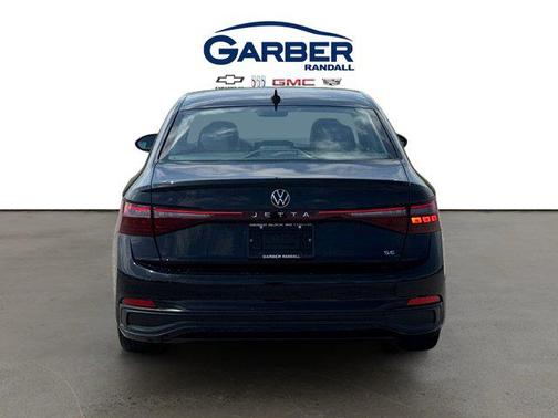 Deep Black Pearl 2025 Volkswagen Jetta 1.5T SE