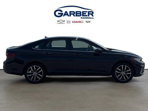 Deep Black Pearl 2025 Volkswagen Jetta 1.5T SE