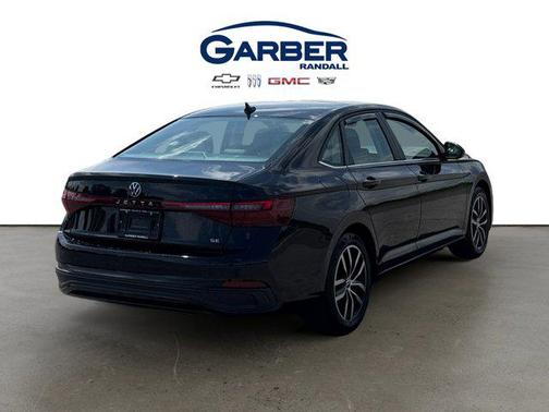 Deep Black Pearl 2025 Volkswagen Jetta 1.5T SE