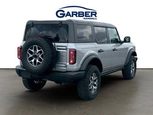 Iconic Silver Metallic 2024 Ford Bronco Badlands