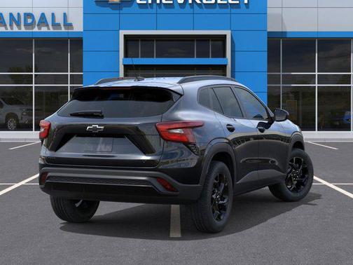 Mosaic Black Metallic 2026 Chevrolet Trax LT