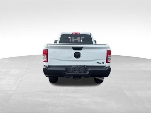 2024 RAM 2500 Tradesman Crew Cab 4x4 6'4' Box