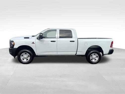 2024 RAM 2500 Tradesman Crew Cab 4x4 6'4' Box