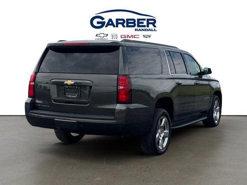 Deepwood Green Metallic 2019 Chevrolet Suburban LT