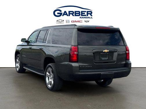 Deepwood Green Metallic 2019 Chevrolet Suburban LT