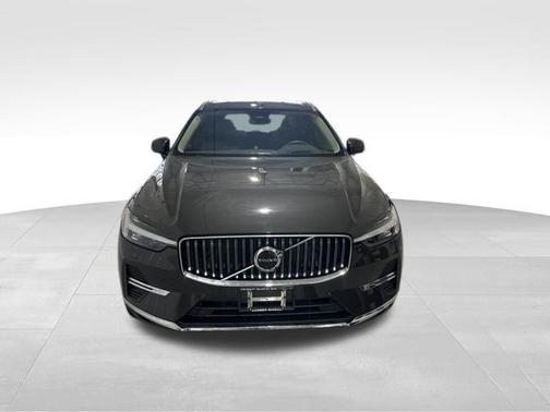 2023 Volvo XC60 B5 Ultimate Bright Theme