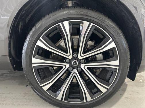 2023 Volvo XC60 B5 Ultimate Bright Theme