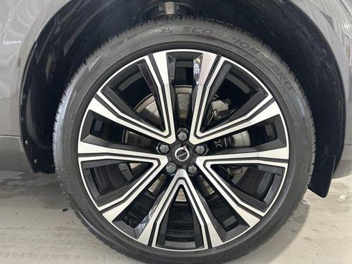 2023 Volvo XC60 B5 Ultimate Bright Theme