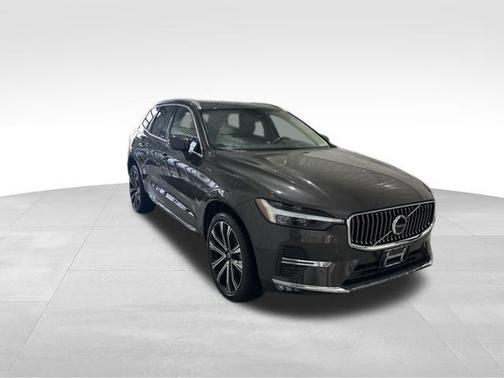2023 Volvo XC60 B5 Ultimate Bright Theme