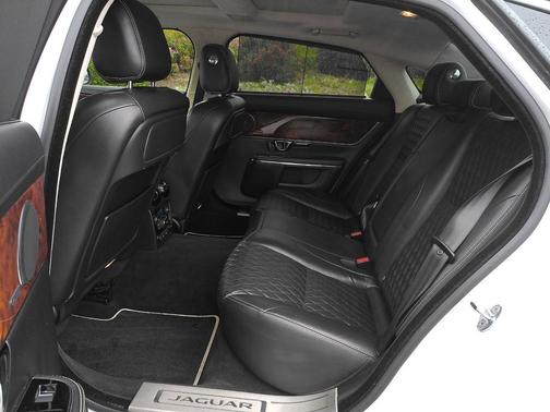 Yulong White Metallic 2018 Jaguar XJ XJL Portfolio