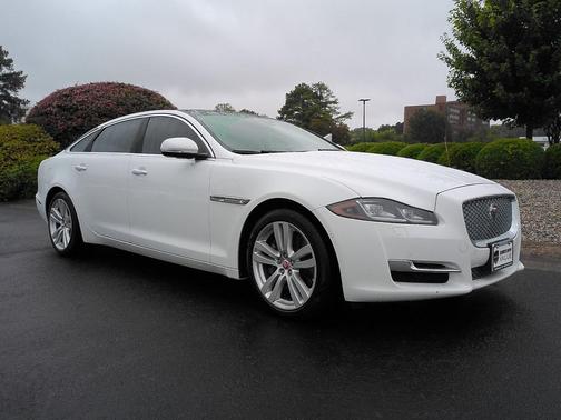 Yulong White Metallic 2018 Jaguar XJ XJL Portfolio
