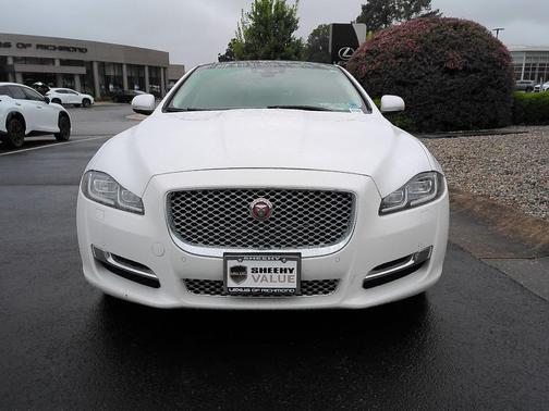 Yulong White Metallic 2018 Jaguar XJ XJL Portfolio