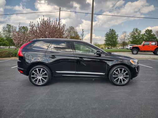 Onyx Black Metallic 2017 Volvo XC60 T6 Inscription