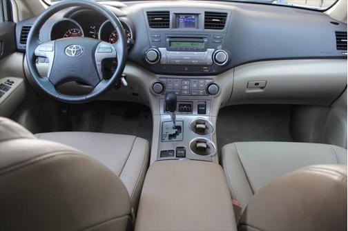 2010 Toyota Highlander SE