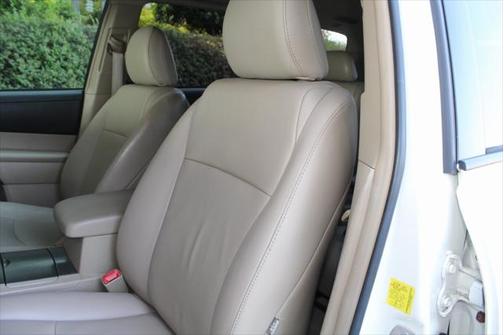 2010 Toyota Highlander SE