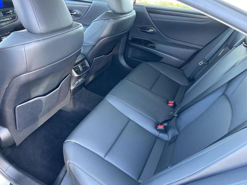 2023 Lexus ES 350 Base