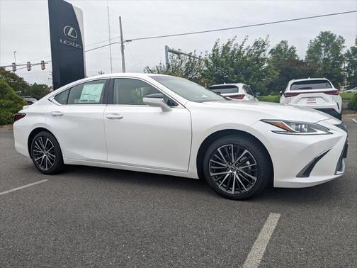 2025 Lexus ES 300h Base