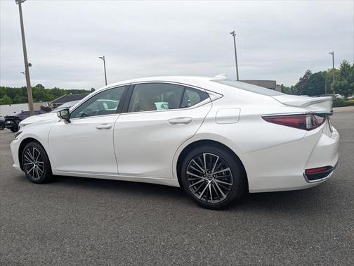 2025 Lexus ES 300h Base